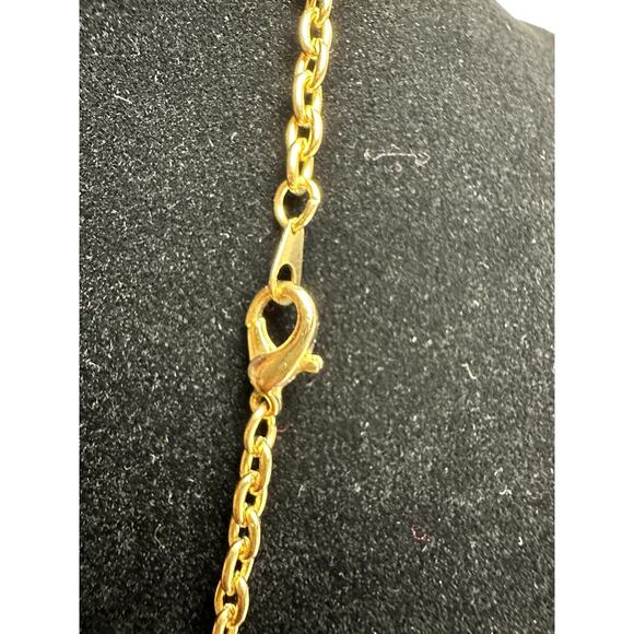 Vintage Intaglio Cameo with a Gold Tone Necklace - Picture 9 of 11